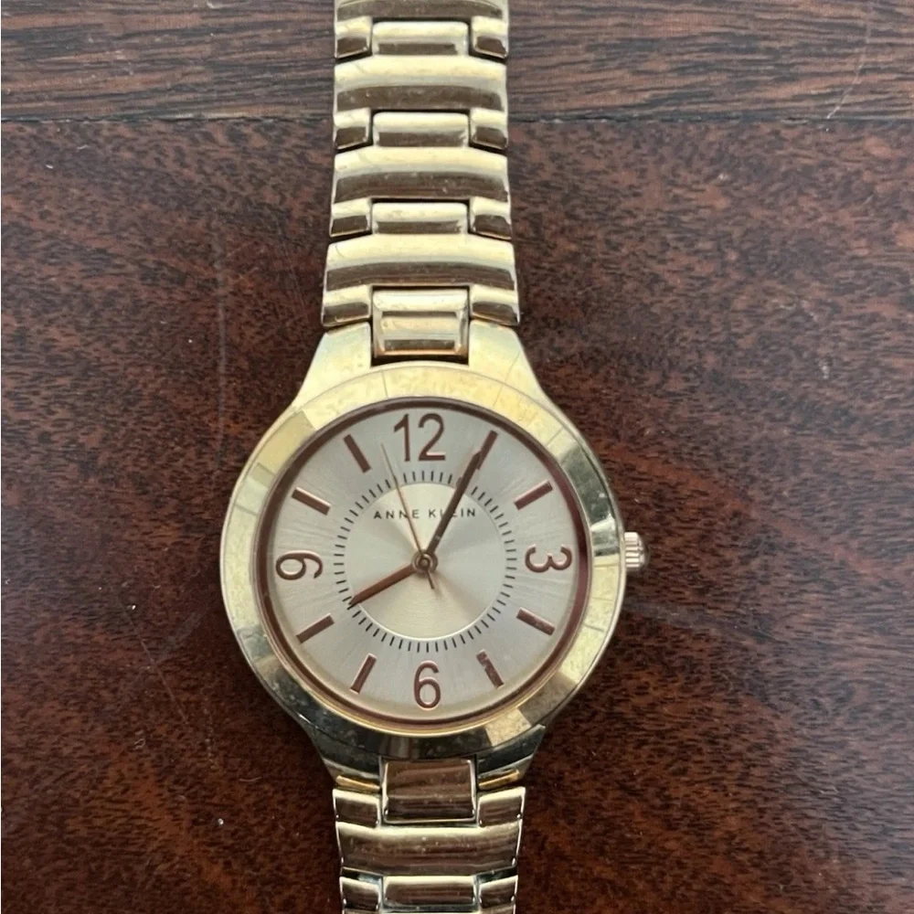 Anne Klein Gold Tone Women’s Watch NOT WORKING